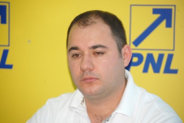 Tabără în care tinerii învaţă despre democraţie, la Eforie